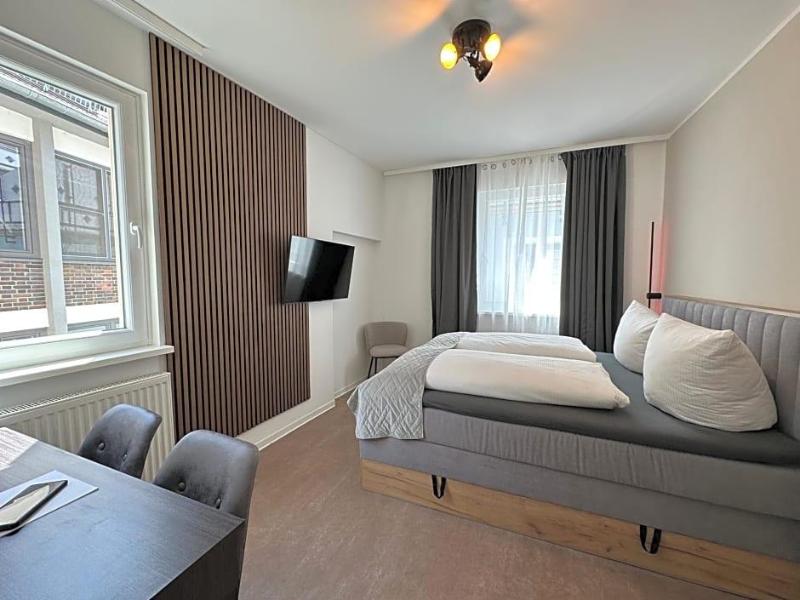 Hotel Emilia image