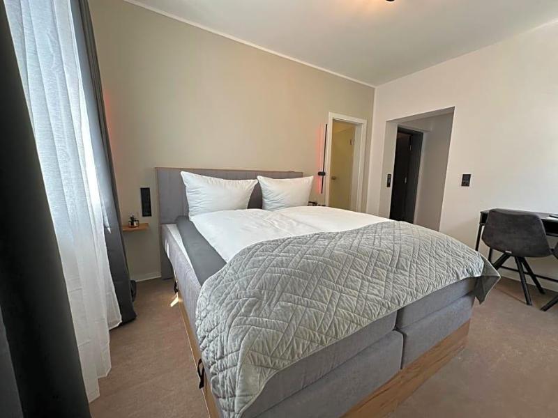 Hotel Emilia image