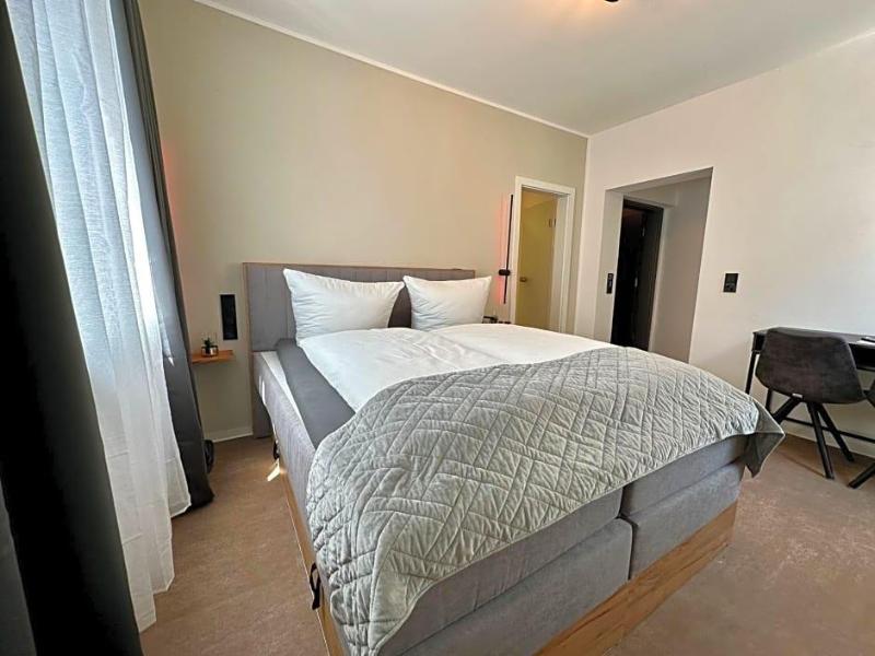 Hotel Emilia image