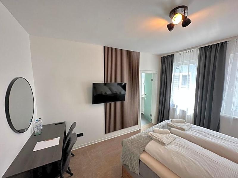 Hotel Emilia image