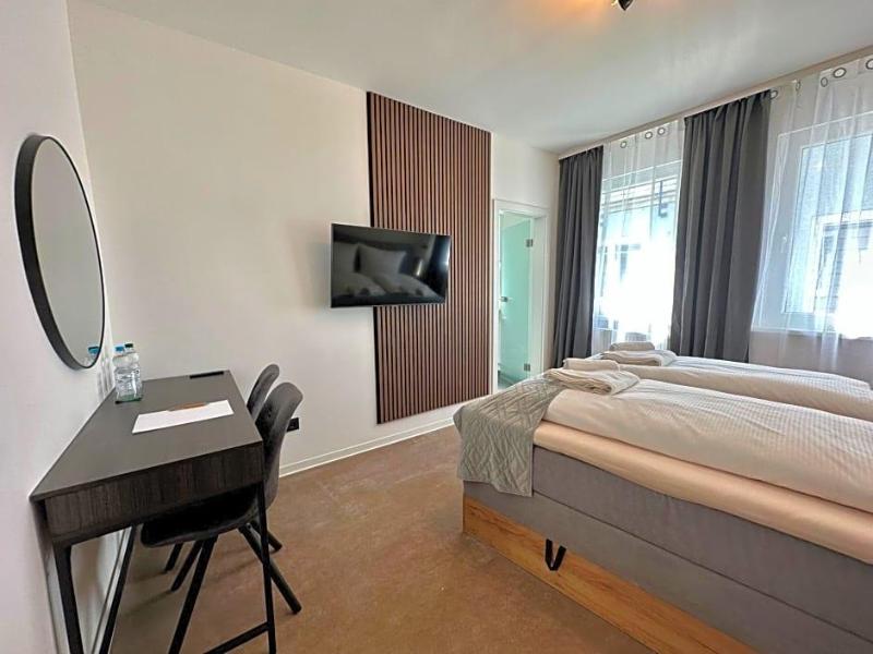 Hotel Emilia image