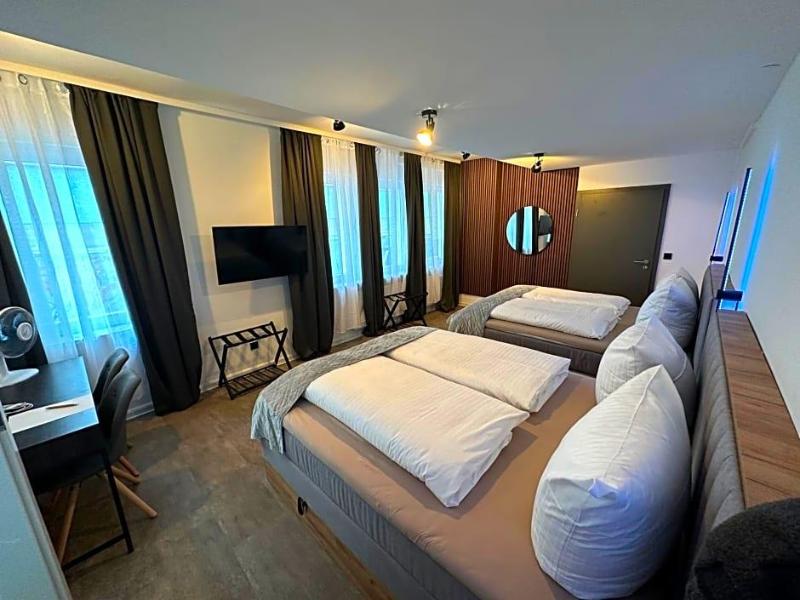 Hotel Emilia image