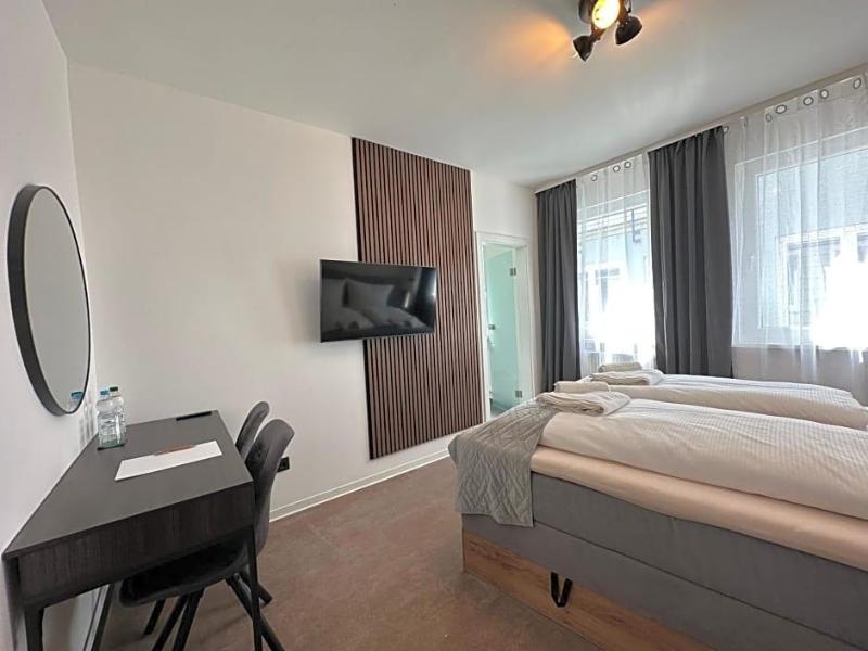 Hotel Emilia image
