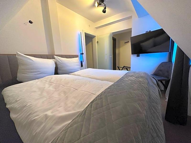 Hotel Emilia image