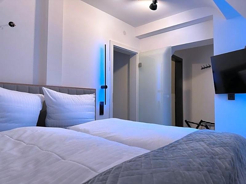 Hotel Emilia image