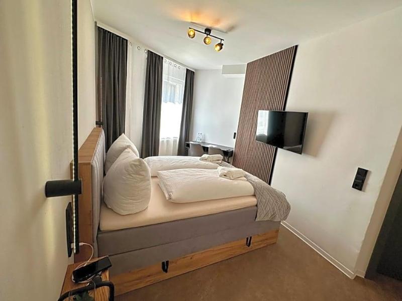 Hotel Emilia image