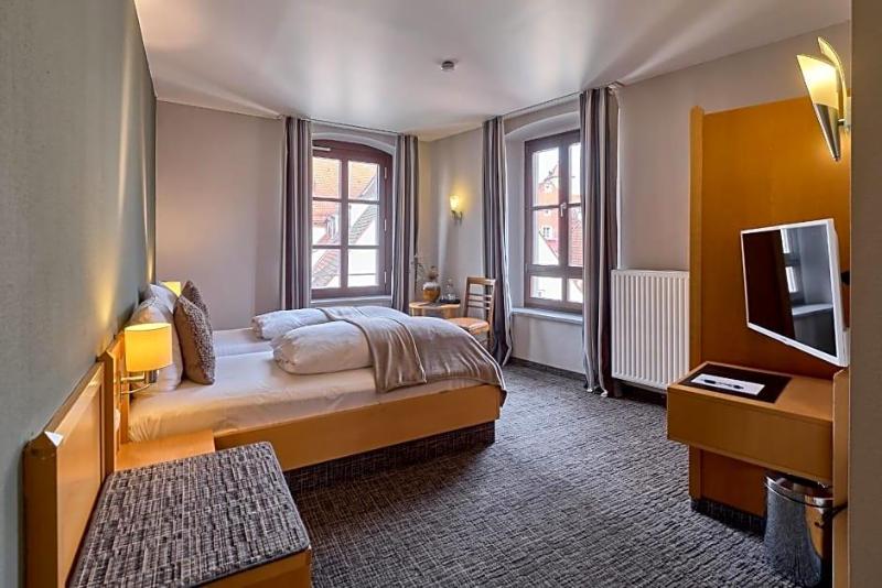 Hotel Roter Hahn image
