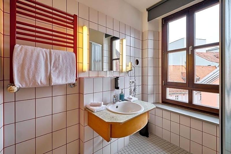 Hotel Roter Hahn image