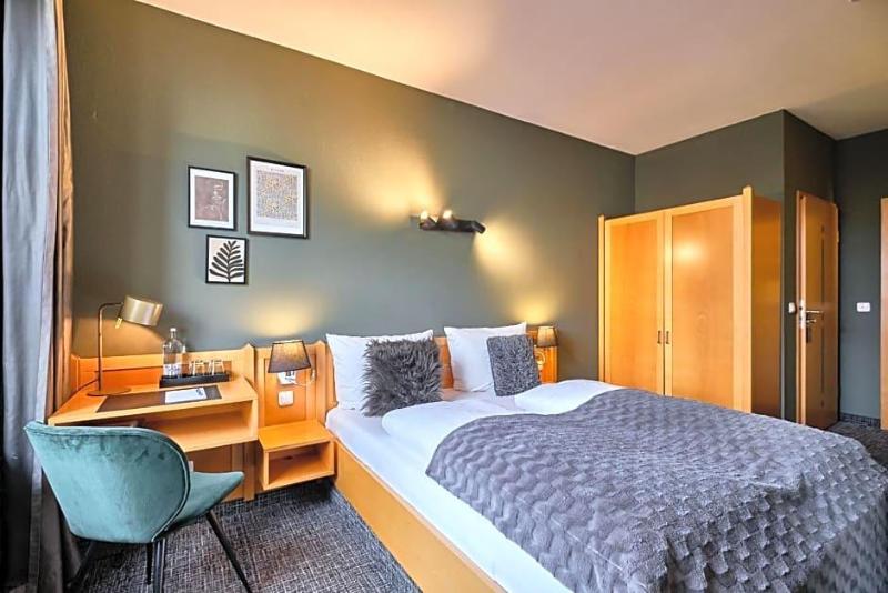 Hotel Roter Hahn image