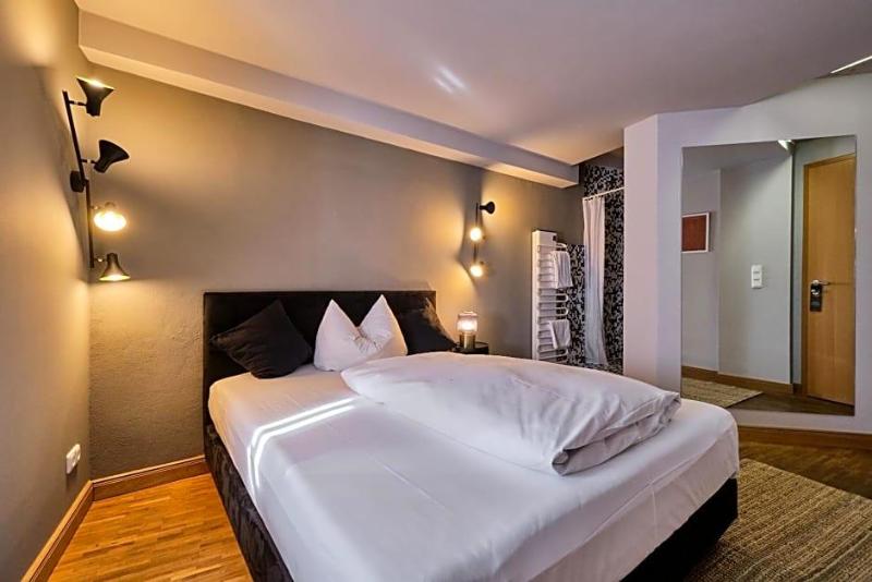 Hotel Roter Hahn image