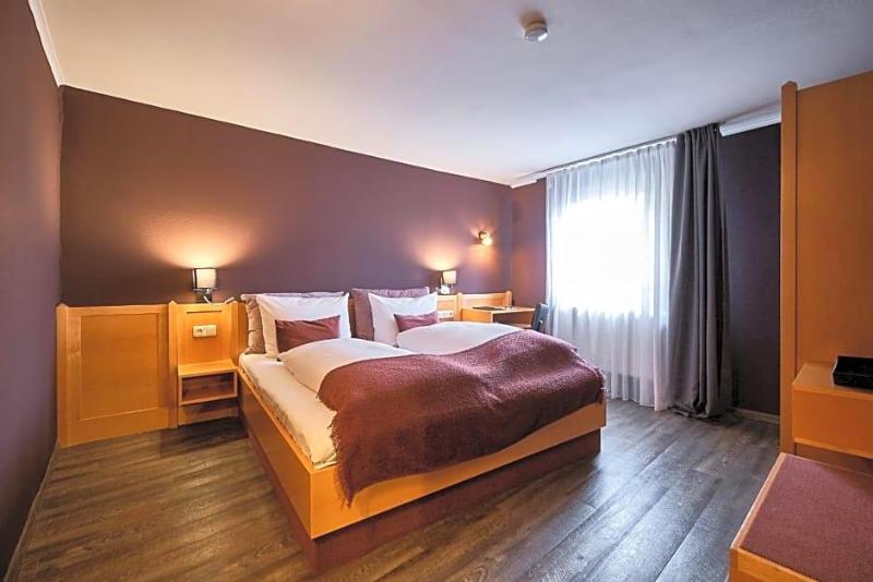 Hotel Roter Hahn image