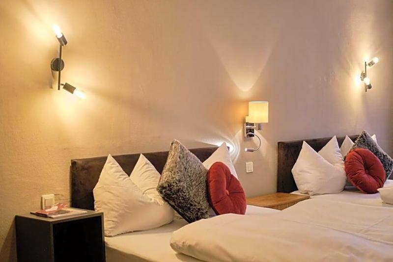 Hotel Roter Hahn image