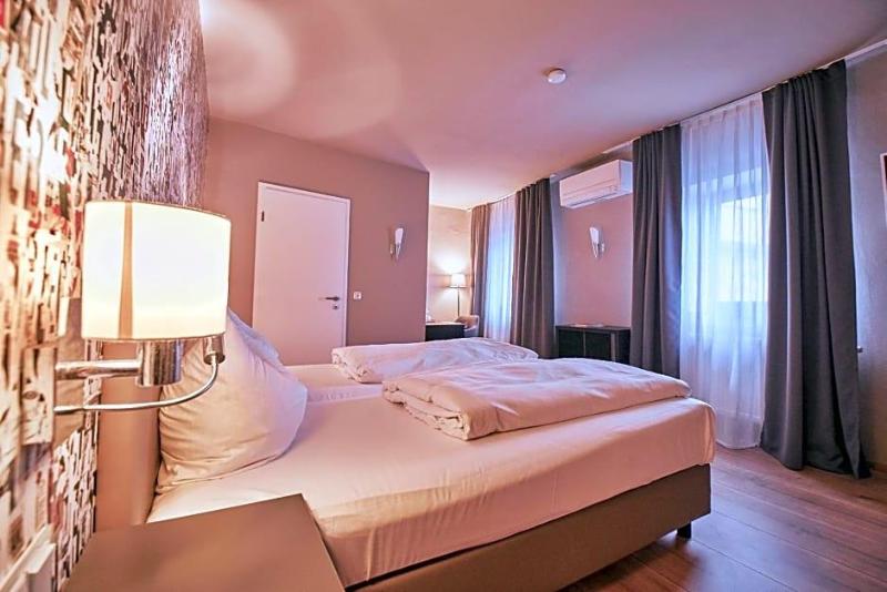 Hotel Roter Hahn image