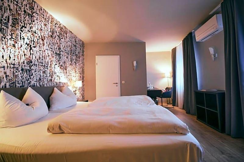 Hotel Roter Hahn image