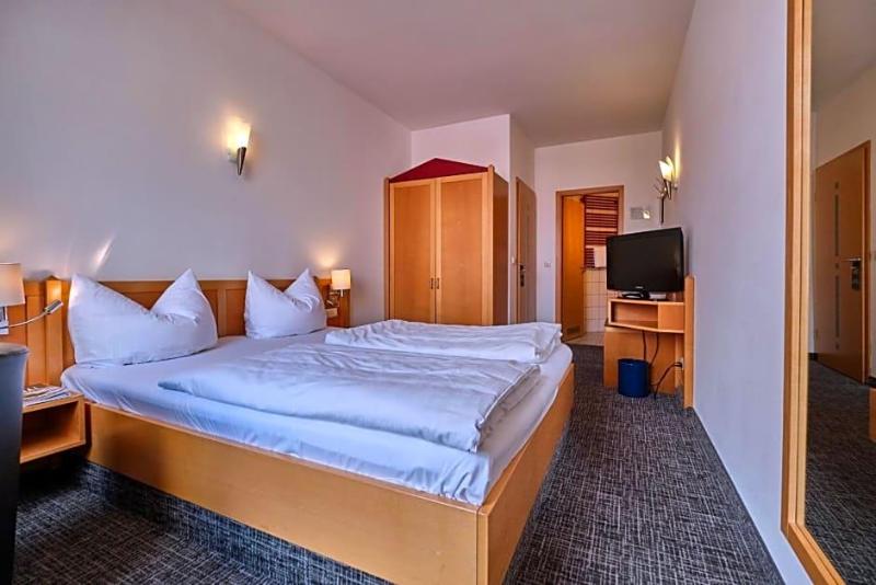 Hotel Roter Hahn image