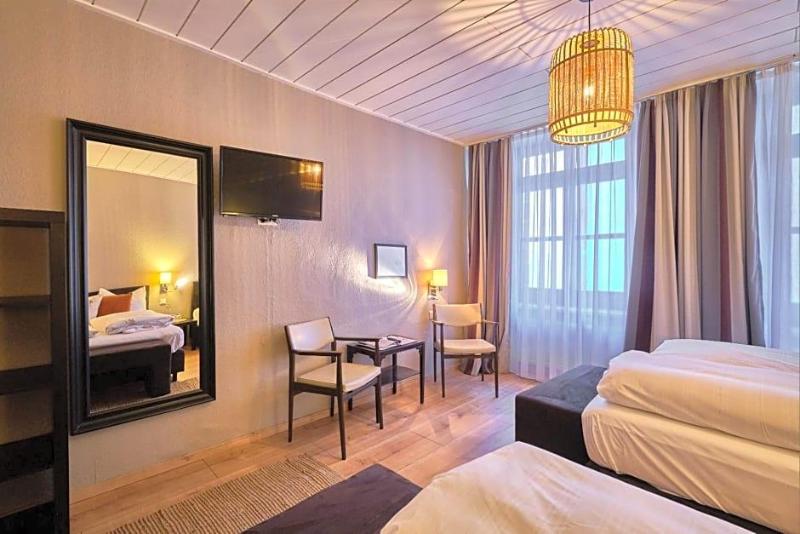 Hotel Roter Hahn image