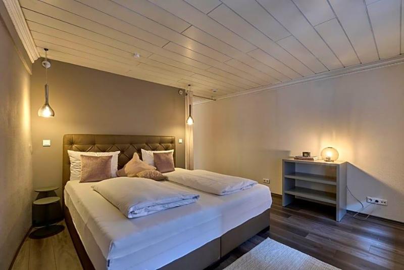 Hotel Roter Hahn image