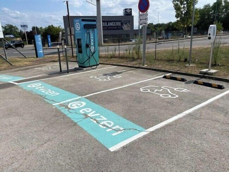 Brit Hã´tel Mã¢con Nord image