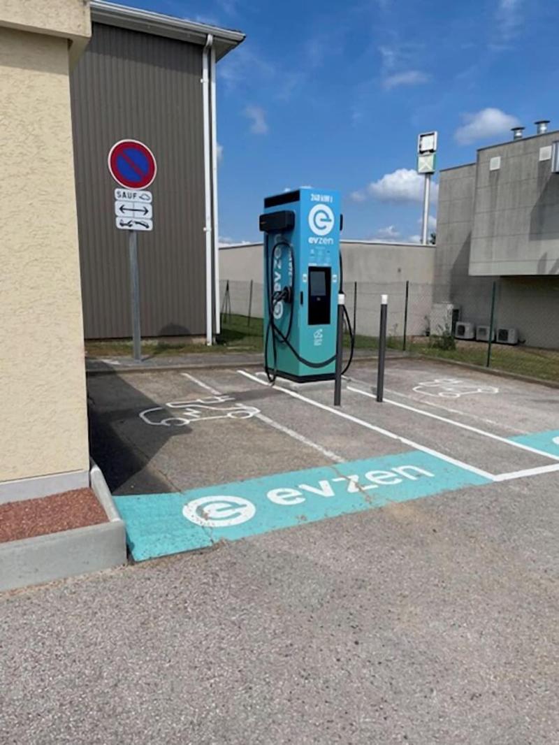 Brit Hã´tel Mã¢con Nord image