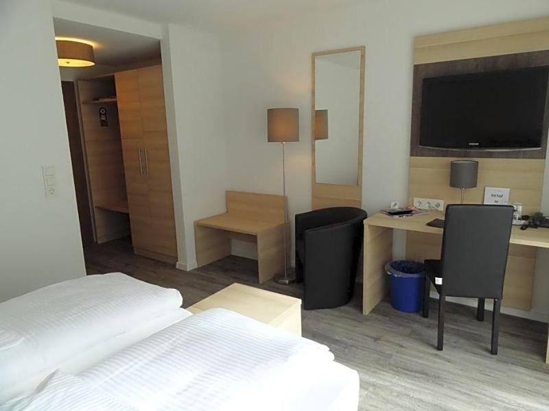 Hotel Zum Wasserfall Garni image