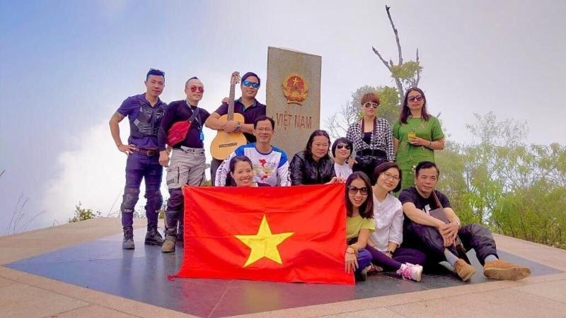 Frontier Hostel & Tours image