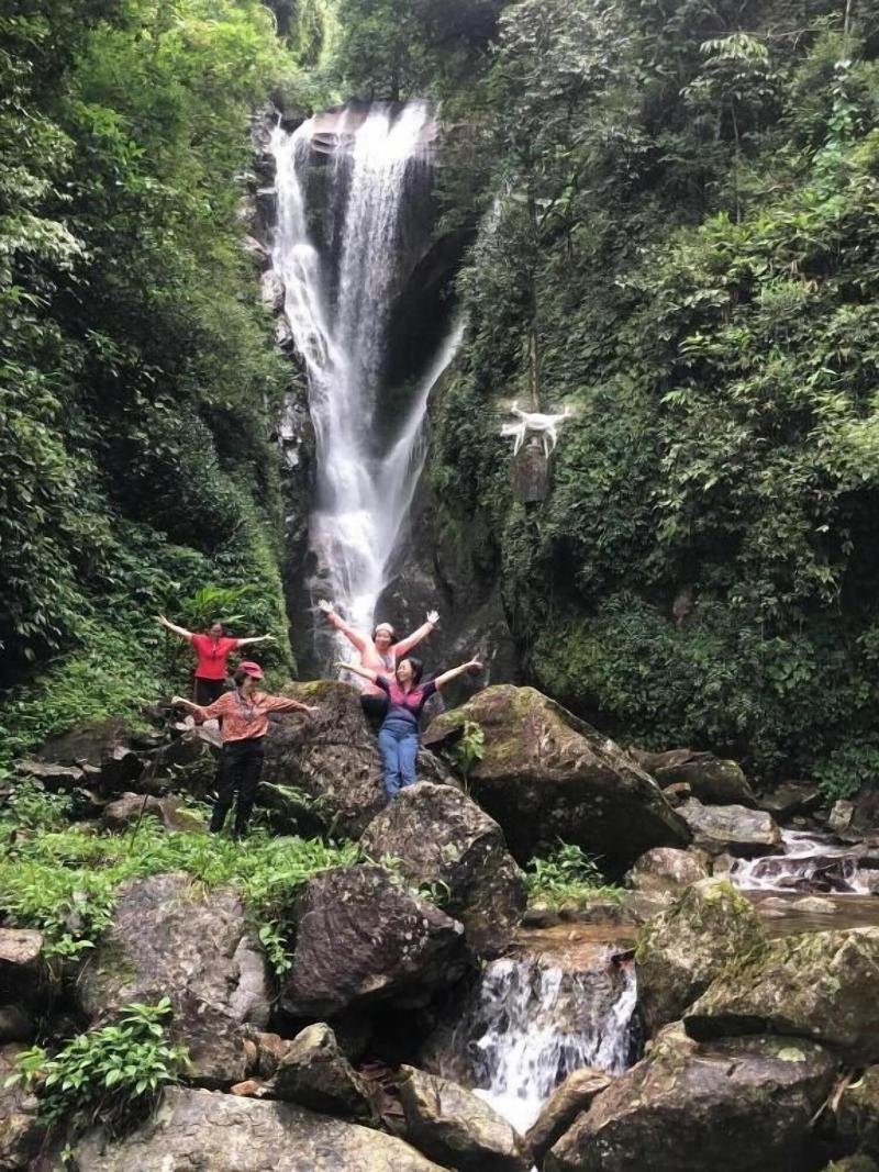 Frontier Hostel & Tours image
