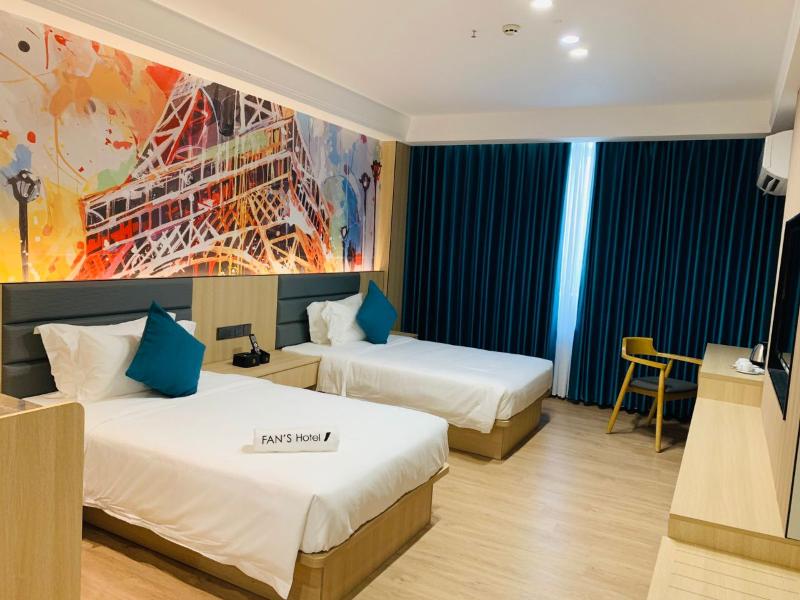 Fan's Hotel Palo image