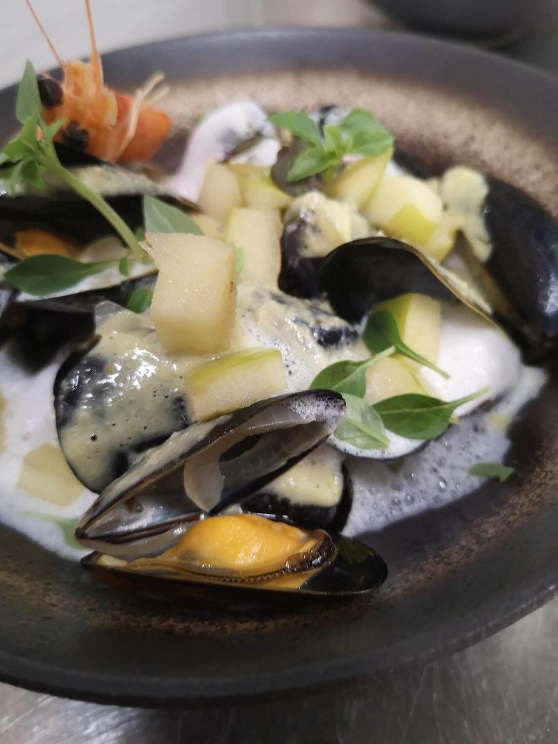 Hotel-restaurant Les Chenets image
