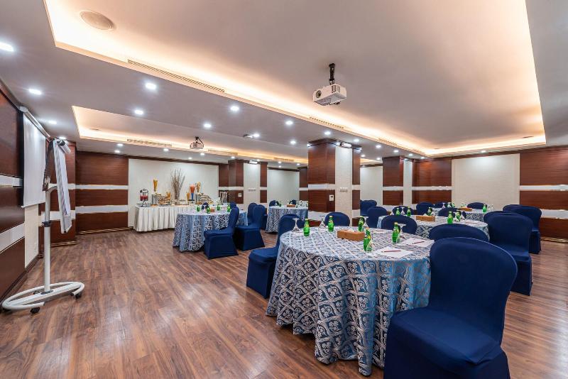 Blue Diamond Hotel image
