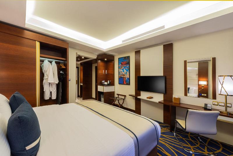 Blue Diamond Hotel image