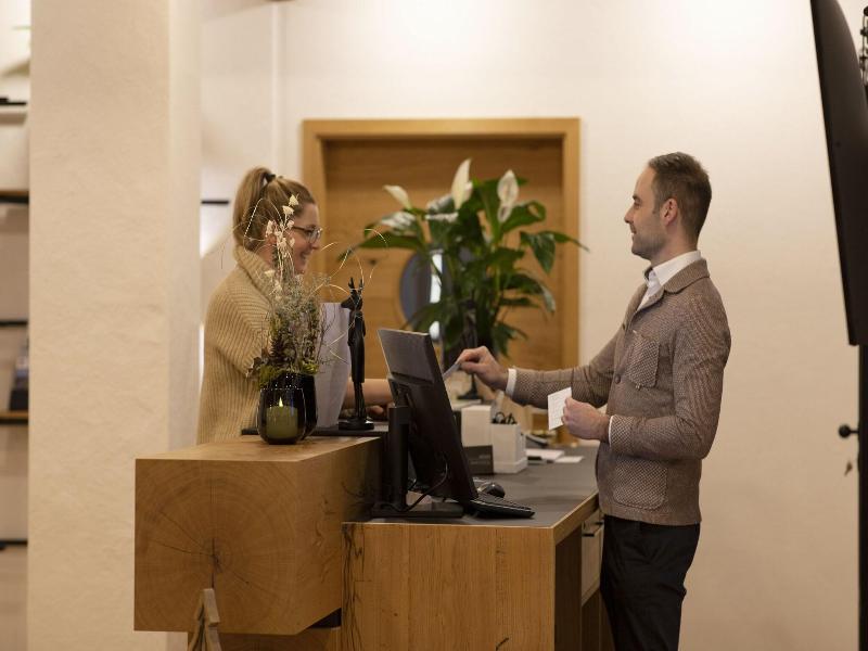 Oscars Hotel 1415 image