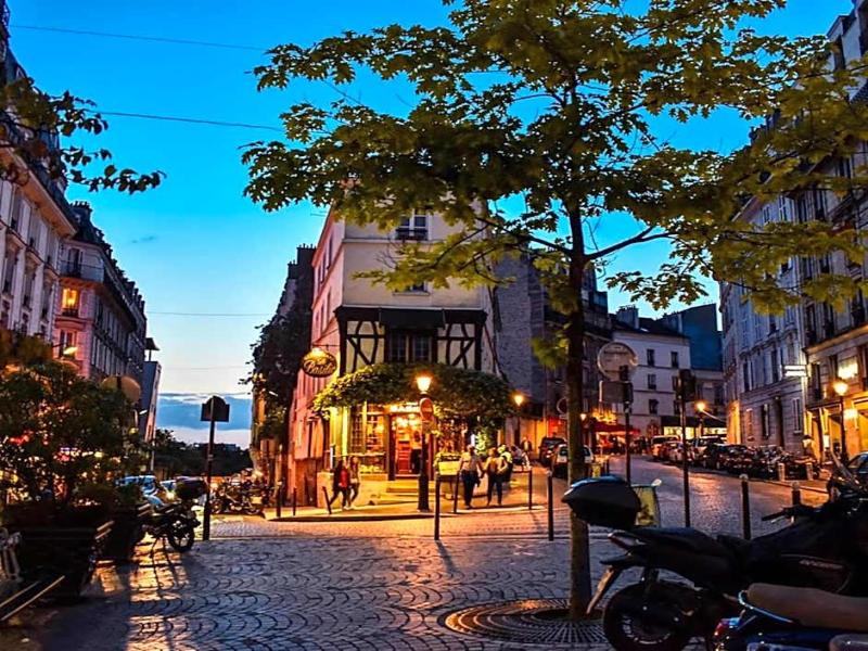 Plug Inn Montmartre By Hiphophostels image