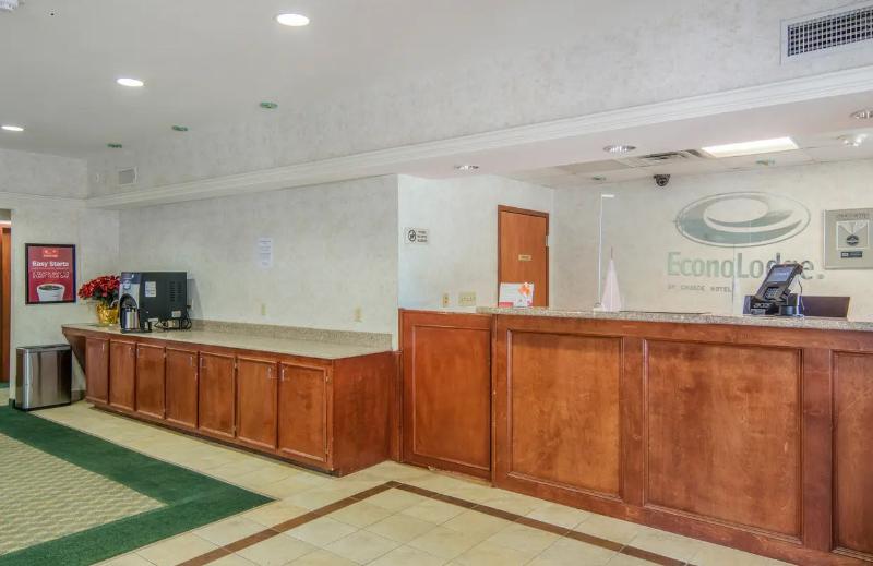 Econo Lodge Inn & Suites Sealy TX image