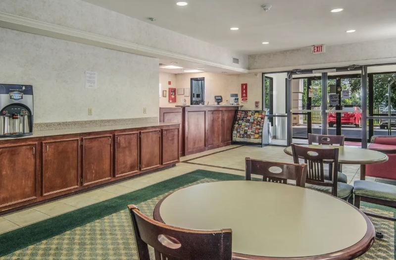 Econo Lodge Inn & Suites Sealy TX image
