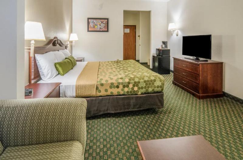 Econo Lodge Inn & Suites Sealy TX image