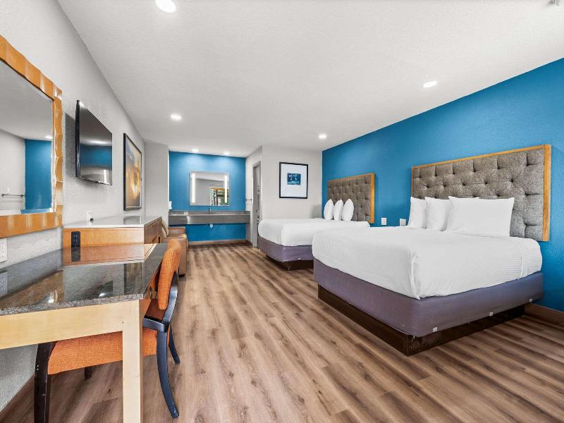Econo Lodge Inn & Suites Sealy TX image