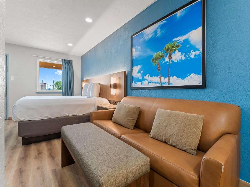Econo Lodge Inn & Suites Sealy TX image