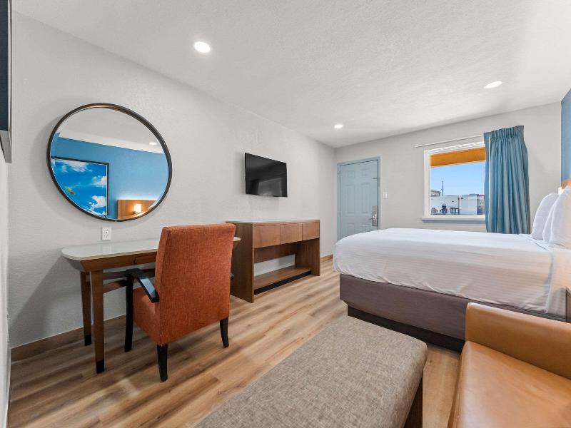 Econo Lodge Inn & Suites Sealy TX image
