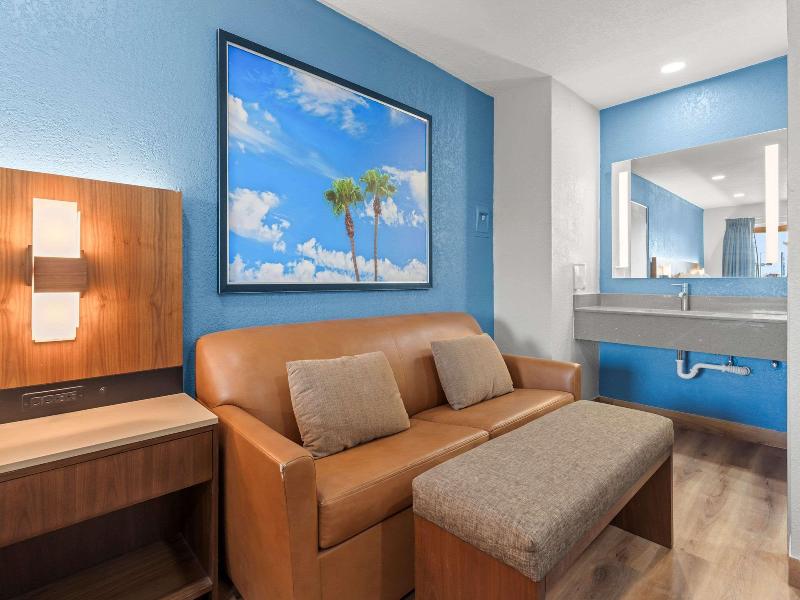 Econo Lodge Inn & Suites Sealy TX image