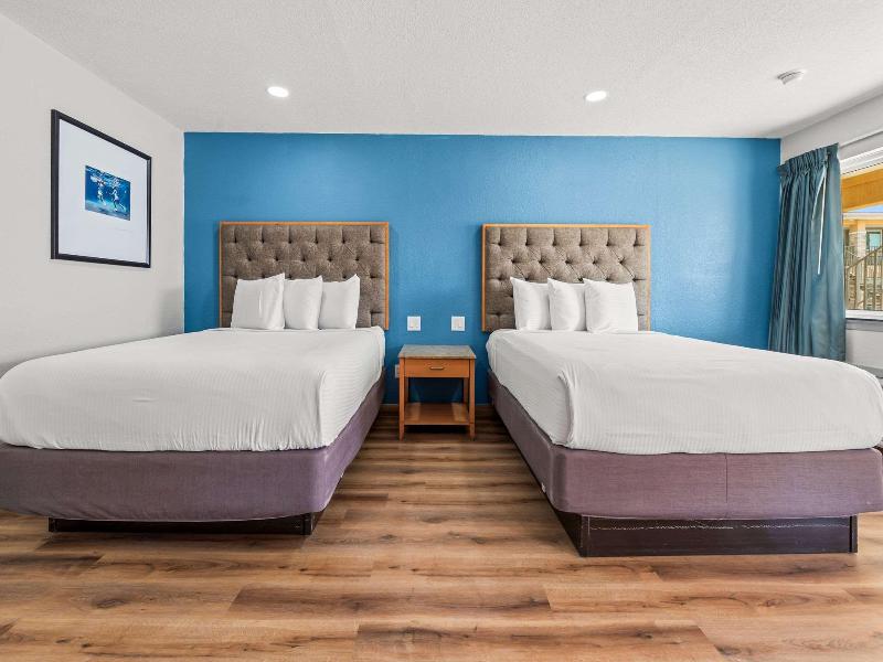 Econo Lodge Inn & Suites Sealy TX image
