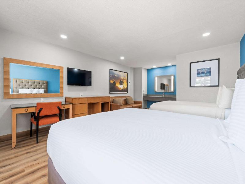 Econo Lodge Inn & Suites Sealy TX image