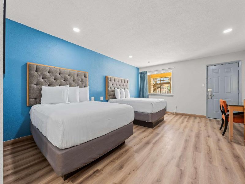 Econo Lodge Inn & Suites Sealy TX image