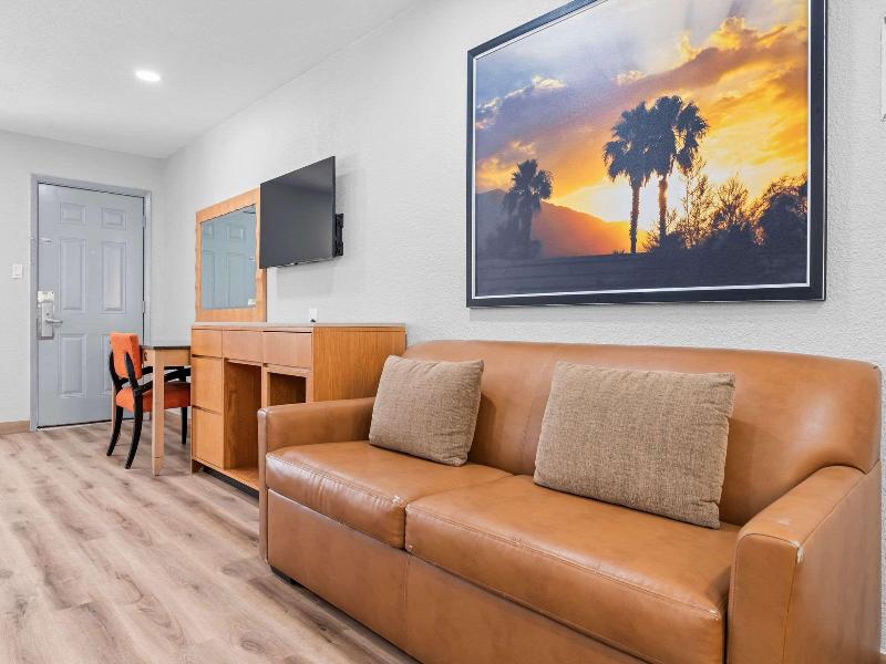 Econo Lodge Inn & Suites Sealy TX image