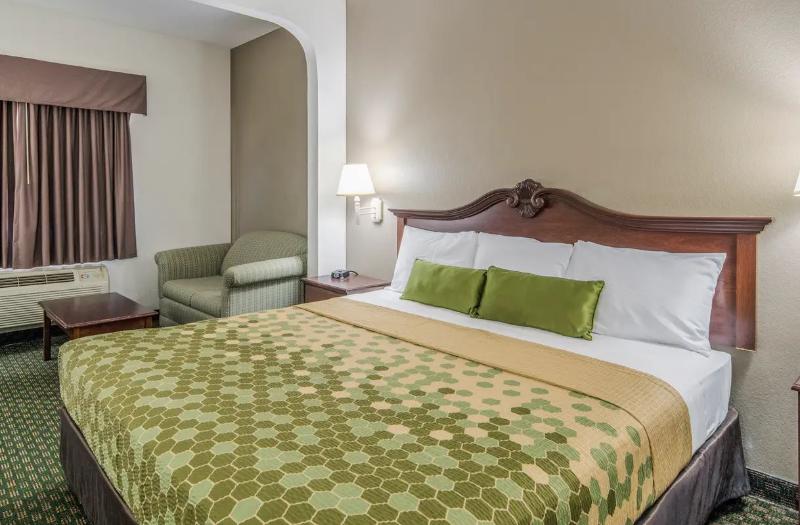 Econo Lodge Inn & Suites Sealy TX image