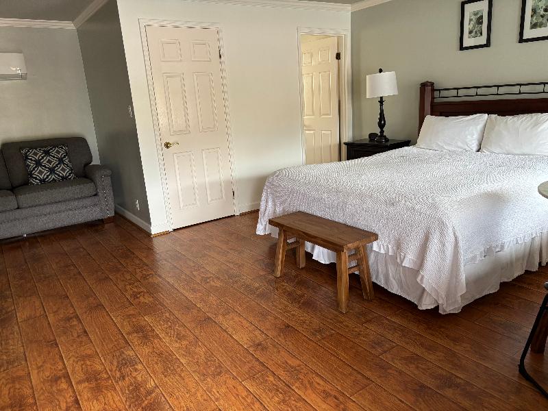 Peach Tree Inn - Image 1