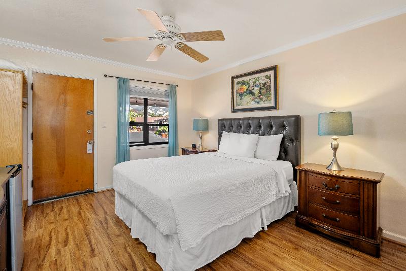 Peach Tree Inn - Image 3