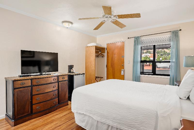 Peach Tree Inn - Image 4