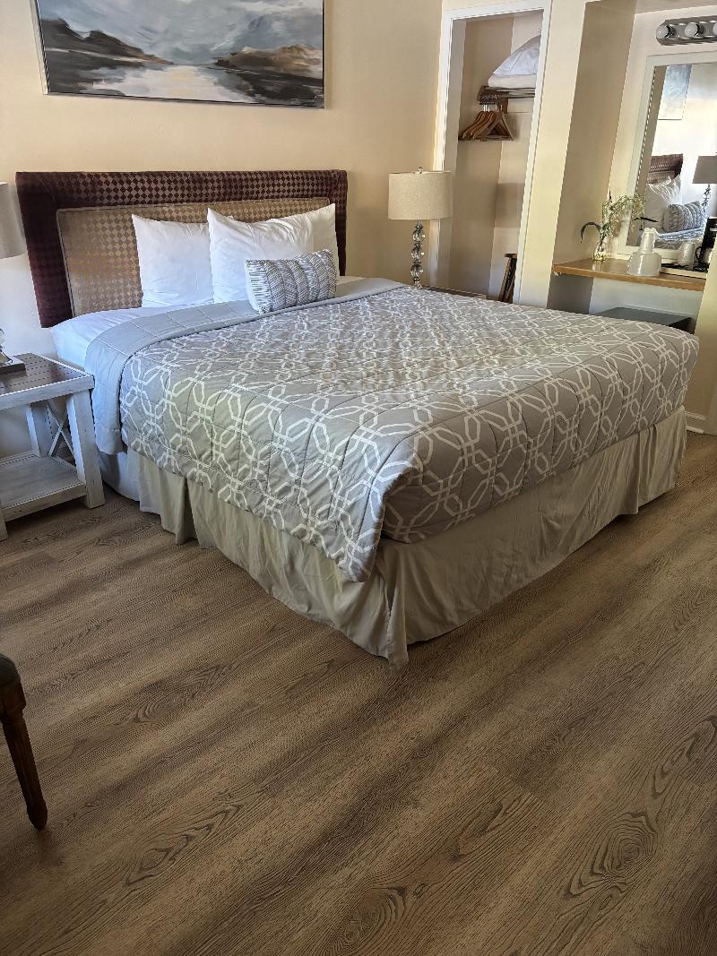 Peach Tree Inn - Image 5