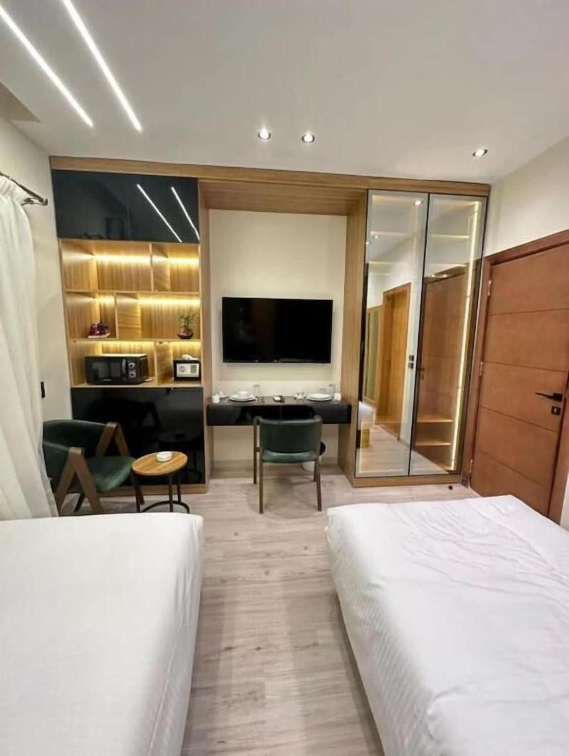 Elite Boutique Hotel - Image 9