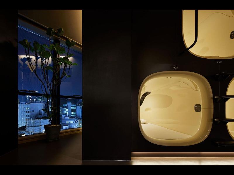 9h Nine Hours Woman Shinjuku image